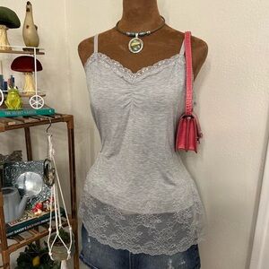 Vintage Y2K Light Grey Tank Top w Thick Lace Trim by White House Black Market